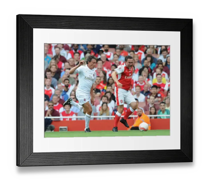 Framed Print : Marc Overmars (Arsenal) Stefano Eranio (Milan). Arsenal Legends 4: 2 Milan Glorie