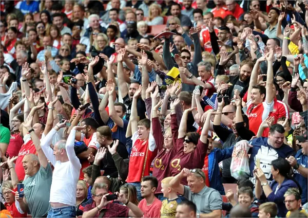 Mexican Wave. Arsenal Legends 4: 2 Milan Glorie. Arsenal Foundation Charity Match