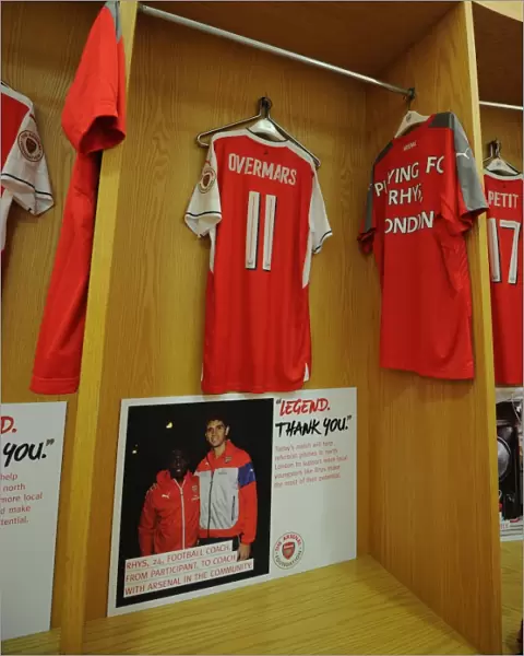 Marc Overmars (Arsenal) kit. Arsenal Legends 4: 2 Milan Glorie