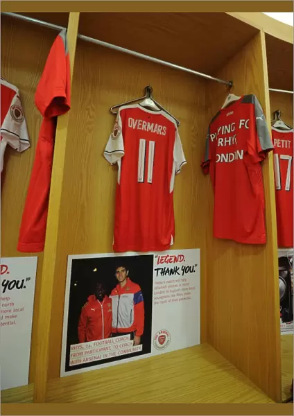 Marc Overmars (Arsenal) kit. Arsenal Legends 4: 2 Milan Glorie