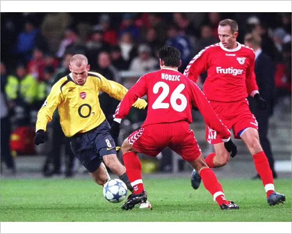 Freddie Ljungberg (Arsenal) Selver Hodzic (Thun). FC Thun 0: 1 Arsenal