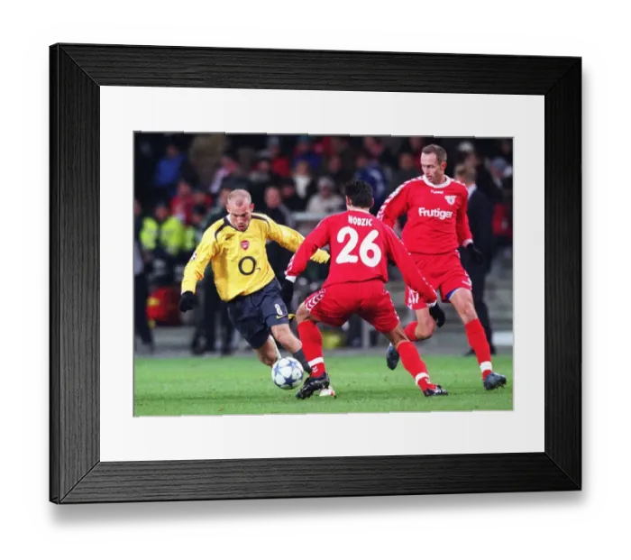 Framed Print : Freddie Ljungberg (Arsenal) Selver Hodzic (Thun). FC Thun 0: 1 Arsenal
