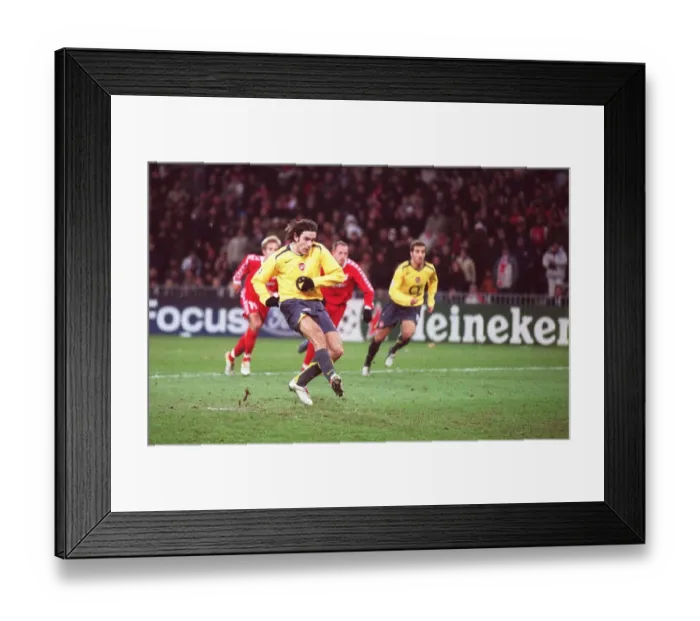 Framed Print : Robert Pires scores Arsenals goal from the penalty spot. FC Thun 0: 1 Arsenal