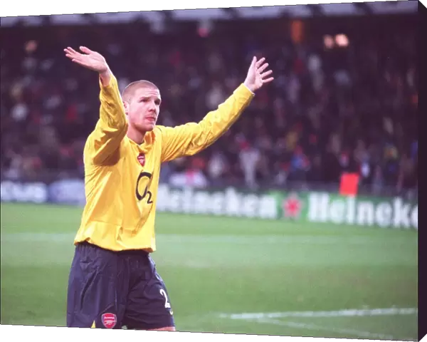 Philippe Senderos (Arsenal) claps the fans at the end of the match