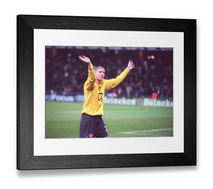 Framed Print : Philippe Senderos (Arsenal) claps the fans at the end of the match Framed Print : Philippe Senderos (Arsenal) claps the fans at the end of the match