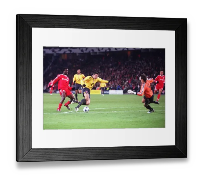 Framed Print : Robin van Persie Fouls and Red Card for Armand Traoré (Thun) in Arsenal's UEFA Champions League Victory Framed Print : Robin van Persie Fouls and Red Card for Armand Traoré (Thun) in Arsenal's UEFA Champions League Victory