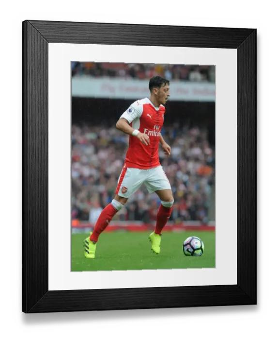 Framed Print : Mesut Ozil in Action: Arsenal vs Southampton, Premier League 2016-17