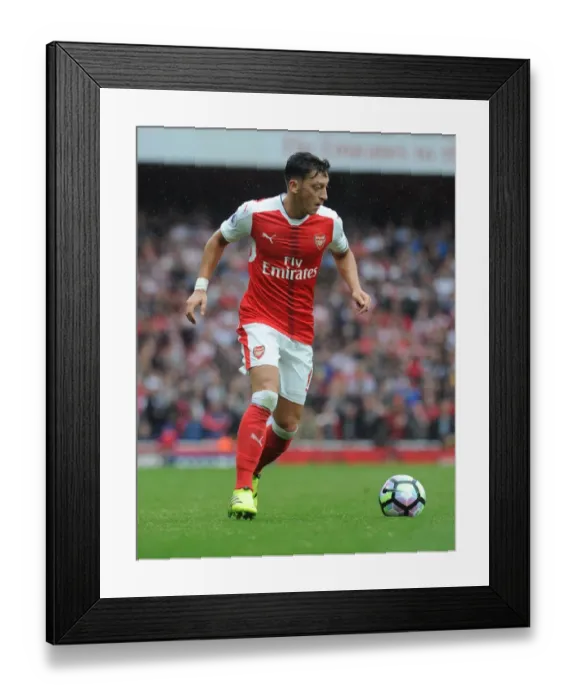 Framed Print : Mesut Ozil: Arsenal vs Southampton, Premier League 2016-17 Framed Print : Mesut Ozil: Arsenal vs Southampton, Premier League 2016-17