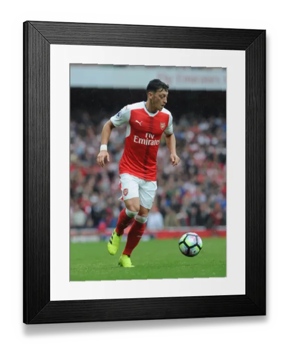 Framed Print : Mesut Ozil in Action: Arsenal vs Southampton, Premier League 2016-17