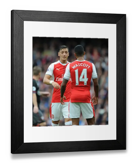 Framed Print : Arsenal's Ozil and Walcott in Action: Arsenal vs. Southampton (2016-17) Framed Print : Arsenal's Ozil and Walcott in Action: Arsenal vs. Southampton (2016-17)