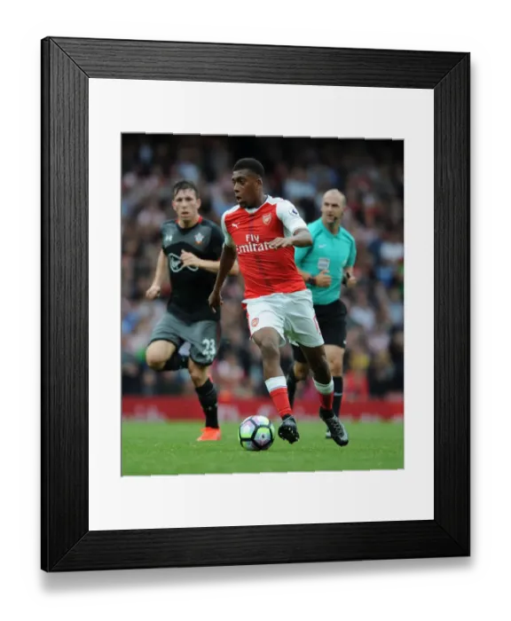 Framed Print : Arsenal's Alex Iwobi in Action during Premier League Clash against Southampton (2016-17) Framed Print : Arsenal's Alex Iwobi in Action during Premier League Clash against Southampton (2016-17)
