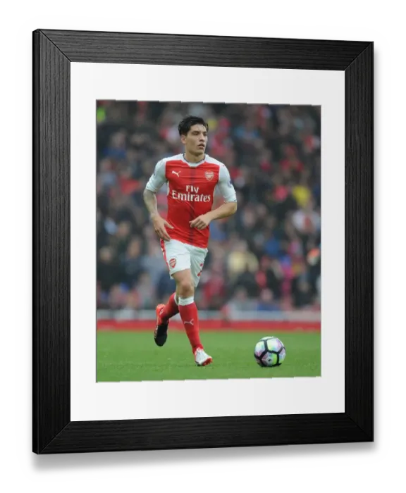 Framed Print : Arsenal's Bellerin in Action: Arsenal vs Southampton (2016-17) Framed Print : Arsenal's Bellerin in Action: Arsenal vs Southampton (2016-17)