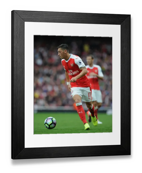 Framed Print : Mesut Ozil in Action: Arsenal vs Southampton, Premier League 2016-17 Framed Print : Mesut Ozil in Action: Arsenal vs Southampton, Premier League 2016-17