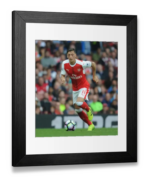 Framed Print : Mesut Ozil in Action: Arsenal vs Southampton, Premier League 2016-17 Framed Print : Mesut Ozil in Action: Arsenal vs Southampton, Premier League 2016-17