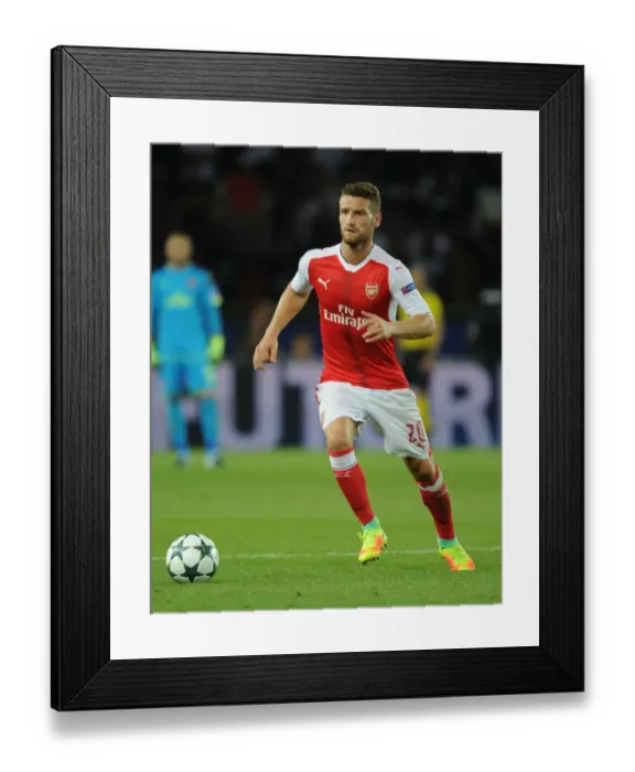 Framed Print : Mustafi in Action: Arsenal vs. Paris Saint-Germain, UEFA Champions League 2016-17