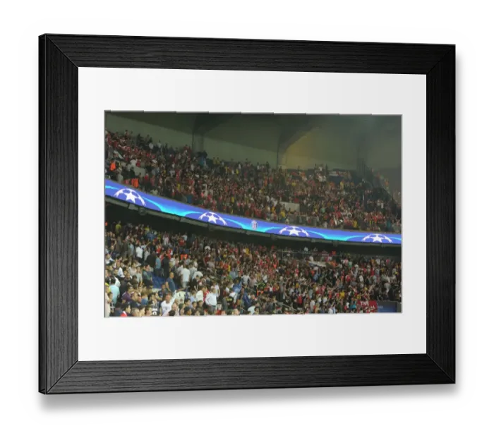 Framed Print : Arsenal Fans at Paris Saint-Germain vs Arsenal - UEFA Champions League 2016-17 Framed Print : Arsenal Fans at Paris Saint-Germain vs Arsenal - UEFA Champions League 2016-17