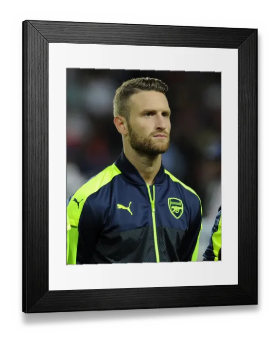Framed Print : Mustafi in Action: Arsenal vs. Paris Saint-Germain, UEFA Champions League 2016-17 Framed Print : Mustafi in Action: Arsenal vs. Paris Saint-Germain, UEFA Champions League 2016-17