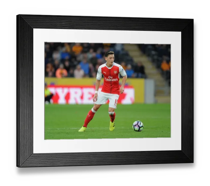 Framed Print : Mesut Ozil in Action: Hull City vs Arsenal, Premier League 2016-17