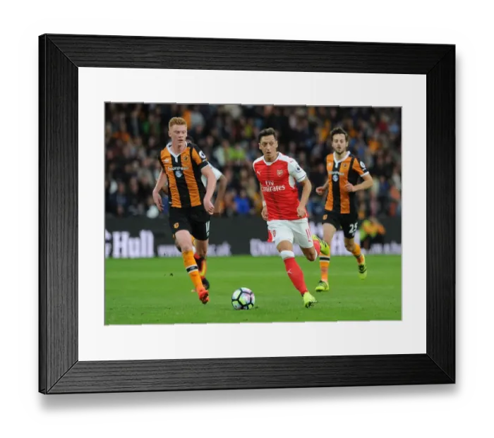 Framed Print : Mesut Ozil vs Sam Clucas: A Premier League Battle - Hull City vs Arsenal (2016-17) Framed Print : Mesut Ozil vs Sam Clucas: A Premier League Battle - Hull City vs Arsenal (2016-17)