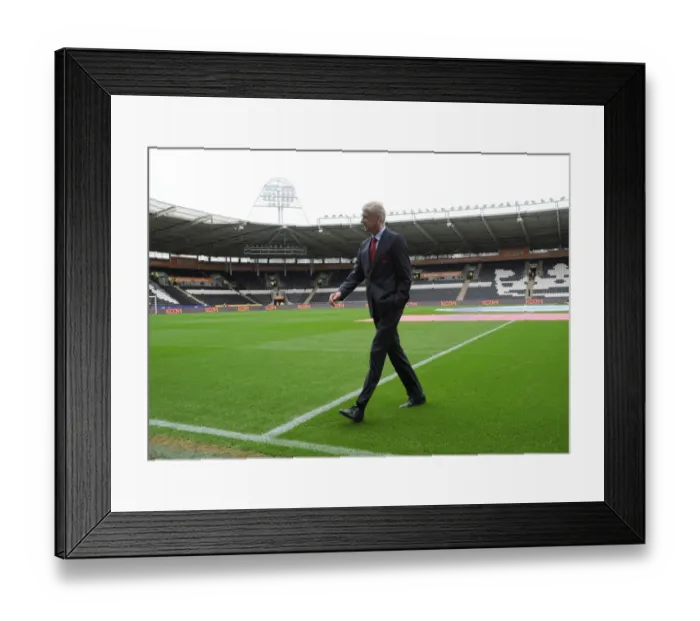 Framed Print : Arsene Wenger: Focused at the Helm of Arsenal against Hull City, 2016-17