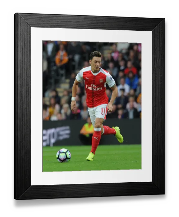 Framed Print : Mesut Ozil (Arsenal). Hull City 1: 4 Arsenal. Premier League. KCOM Stadium, Hull, 17  /  9  /  16