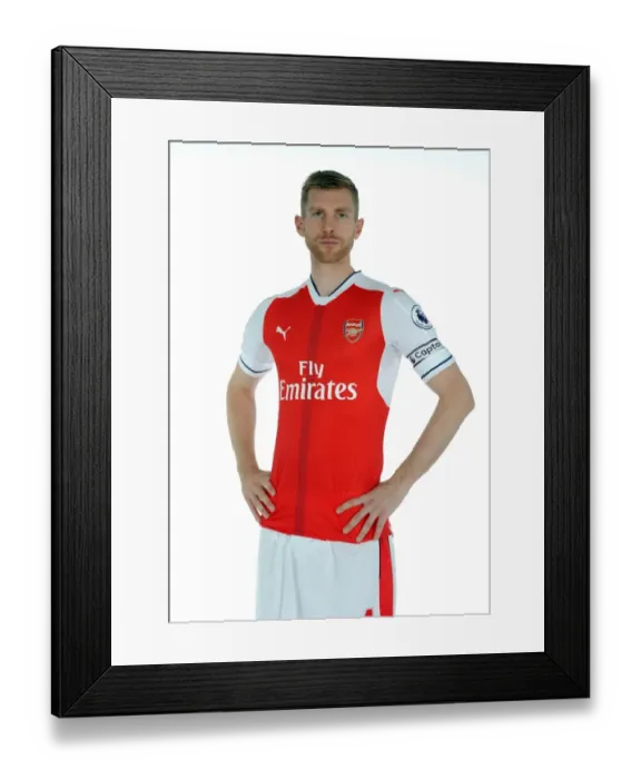 Framed Print : Per Mertesacker at Arsenal Training: 2016-17 Season Framed Print : Per Mertesacker at Arsenal Training: 2016-17 Season