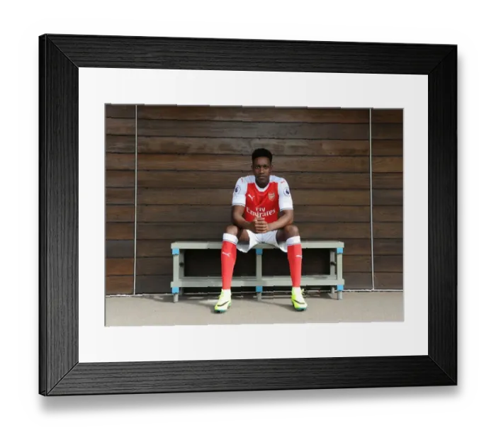 Framed Print : Arsenal Football Club: 2016-17 Season - Danny Welbeck at Training Framed Print : Arsenal Football Club: 2016-17 Season - Danny Welbeck at Training