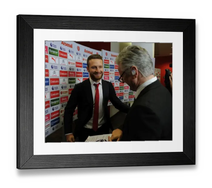 Framed Print : Arsenal's Mustafi Previews Arsenal vs Chelsea Clash (2016-17) Framed Print : Arsenal's Mustafi Previews Arsenal vs Chelsea Clash (2016-17)
