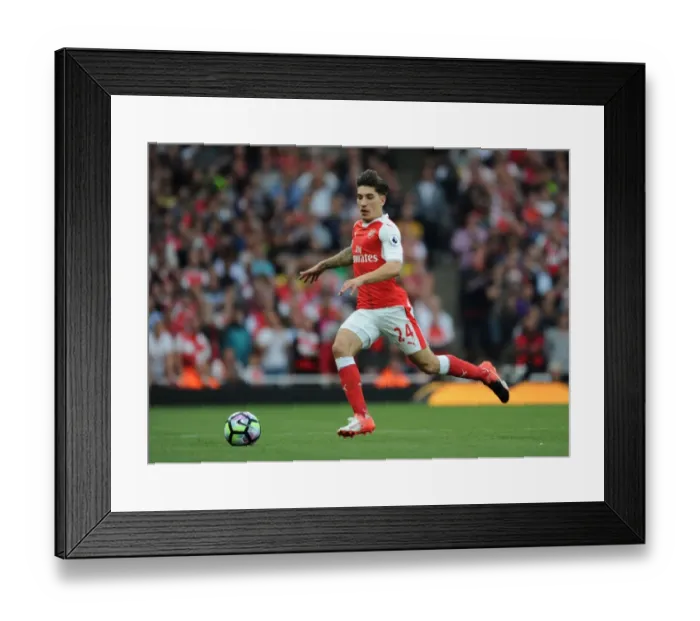 Framed Print : Arsenal vs Chelsea: Hector Bellerin's Performance at the Emirates Stadium (2016-17)