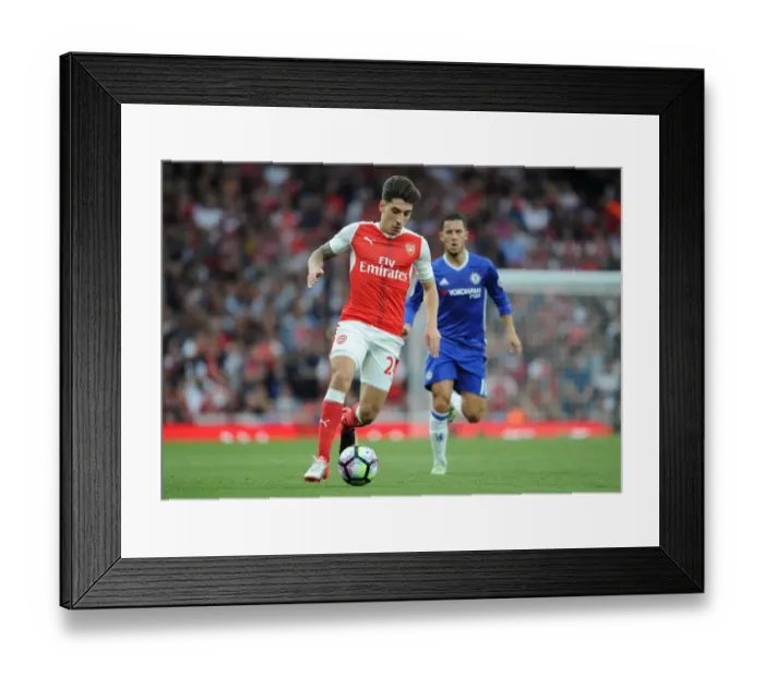 Framed Print : Arsenal vs. Chelsea: Hector Bellerin's Thrilling Performance at the Emirates Stadium (2016-17)