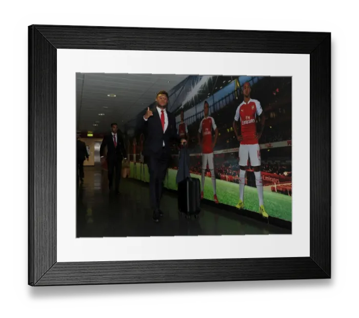 Framed Print : Arsenal's Oxlade-Chamberlain: Ready for Action Against FC Basel (UEFA Champions League, 2016)