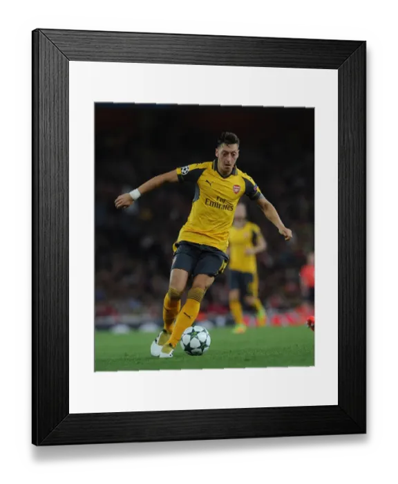 Framed Print : Mesut Ozil: In Action for Arsenal vs. FC Basel, UEFA Champions League, 2016 Framed Print : Mesut Ozil: In Action for Arsenal vs. FC Basel, UEFA Champions League, 2016