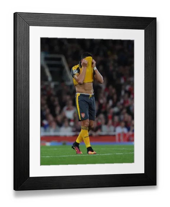 Framed Print : Alexis Sanchez in Action: Arsenal vs. FC Basel, UEFA Champions League, 2016 Framed Print : Alexis Sanchez in Action: Arsenal vs. FC Basel, UEFA Champions League, 2016