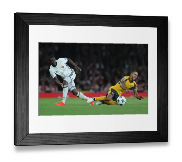 Framed Print : Theo Walcott vs. Adama Traore: A Battle of Wings at the Emirates Framed Print : Theo Walcott vs. Adama Traore: A Battle of Wings at the Emirates