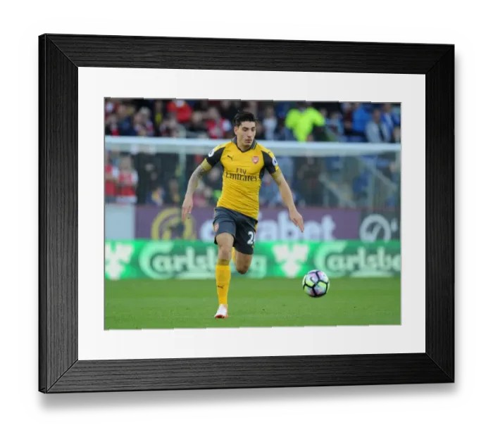 Framed Print : Hector Bellerin in Action: Burnley vs. Arsenal, Premier League 2016-17
