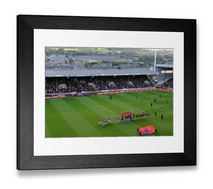 Framed Print : Arsenal vs. Burnley: Premier League Battle at Turf Moor Framed Print : Arsenal vs. Burnley: Premier League Battle at Turf Moor