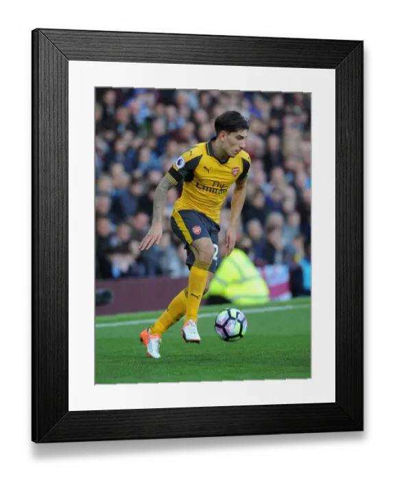 Framed Print : Hector Bellerin in Action: Burnley vs. Arsenal, Premier League 2016-17