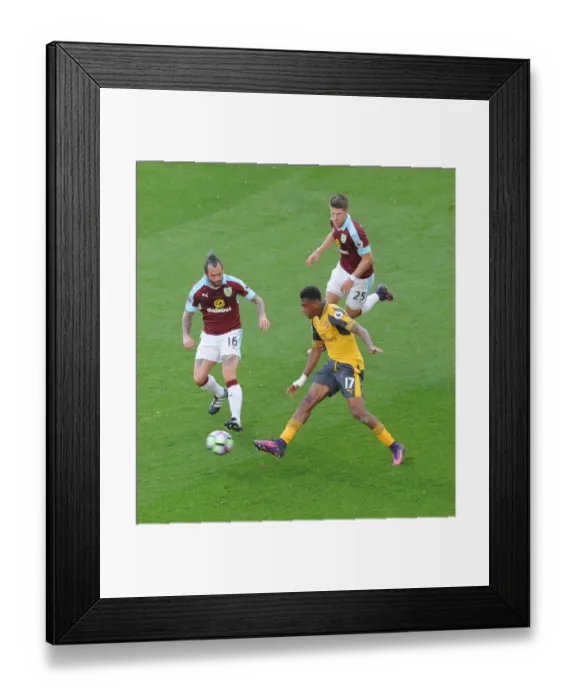 Framed Print : Intense Battle: Iwobi vs. Gudmundsson - Burnley vs. Arsenal