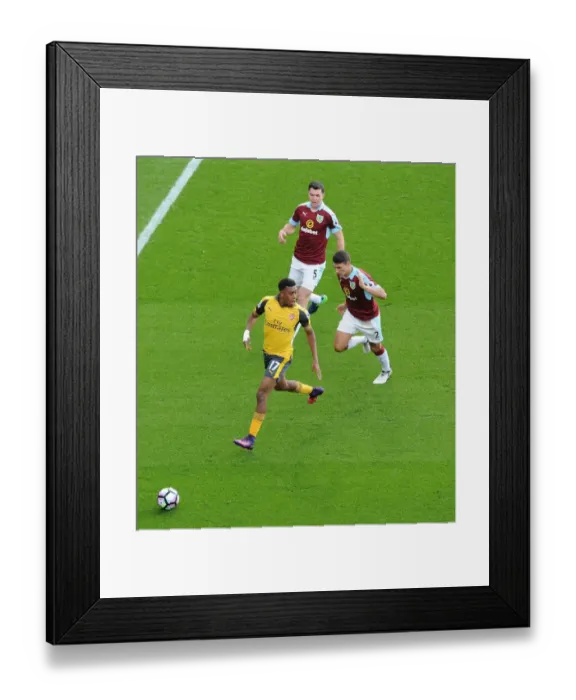 Framed Print : Intense Battle: Iwobi vs Keane & Lowton - Burnley vs Arsenal