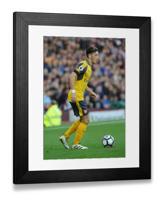 Framed Print : Mesut Ozil in Action: Burnley vs Arsenal, Premier League 2016-17 Framed Print : Mesut Ozil in Action: Burnley vs Arsenal, Premier League 2016-17