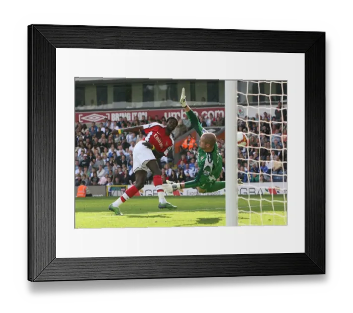 Framed Print : Emmanuel Adebayor (Arsenal) Paul Robinson (Blackburn) Framed Print : Emmanuel Adebayor (Arsenal) Paul Robinson (Blackburn)