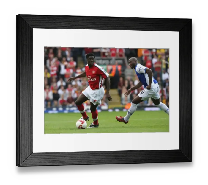 Framed Print : Kolo Toure (Arsenal) Jason Roberts (Blackburn)