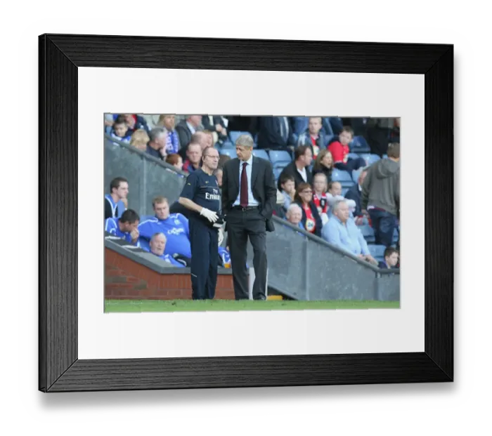 Framed Print : Arsenal manager Arsene Wenger with club doctor Ian Beasley Framed Print : Arsenal manager Arsene Wenger with club doctor Ian Beasley