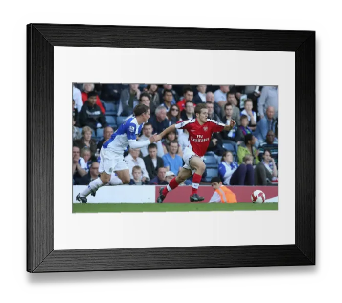 Framed Print : Jack Wilshere (Arsenal) Stephen Warnock (Blackburn)