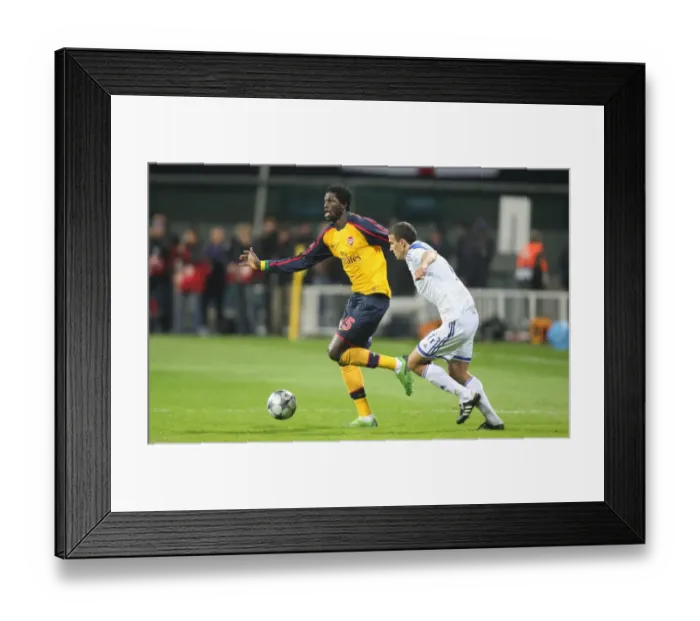 Framed Print : Emmanuel Adebayor (Arsenal) Roman Eremenko (Dynamo Kiev) Framed Print : Emmanuel Adebayor (Arsenal) Roman Eremenko (Dynamo Kiev)
