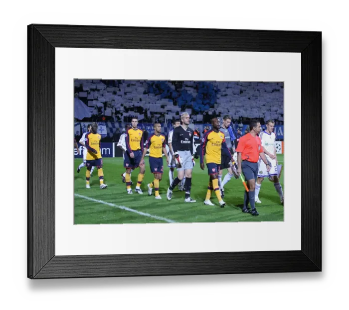 Framed Print : The Arsenal and Kiev teams walk onto the pitch before the match Framed Print : The Arsenal and Kiev teams walk onto the pitch before the match