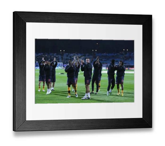 Framed Print : The Arsenal team salute the fans before the match Framed Print : The Arsenal team salute the fans before the match