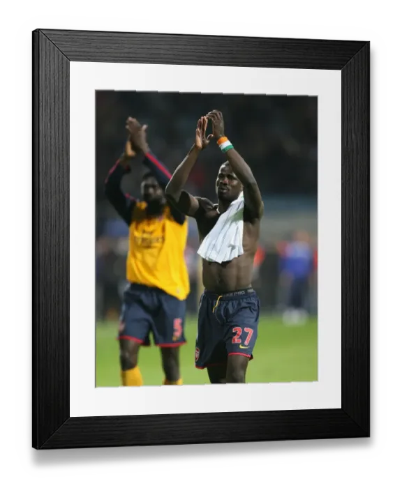 Framed Print : Emmanuel Eboue salutes the Arsenal fans after the match Framed Print : Emmanuel Eboue salutes the Arsenal fans after the match