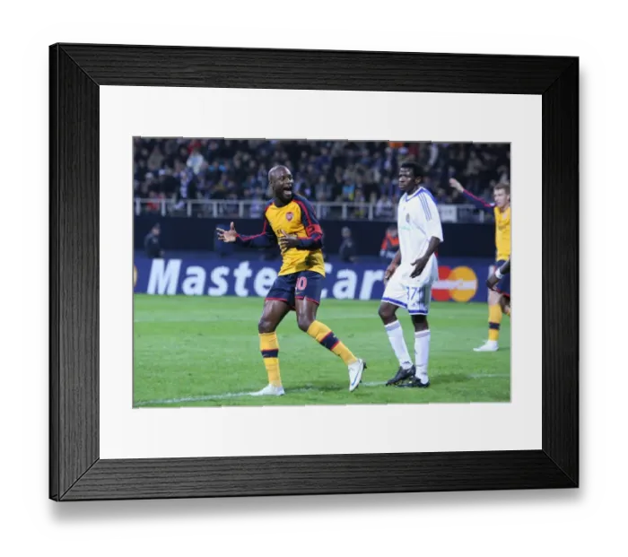 Framed Print : William Gallas celebrates scoring the Arsenal goal Framed Print : William Gallas celebrates scoring the Arsenal goal
