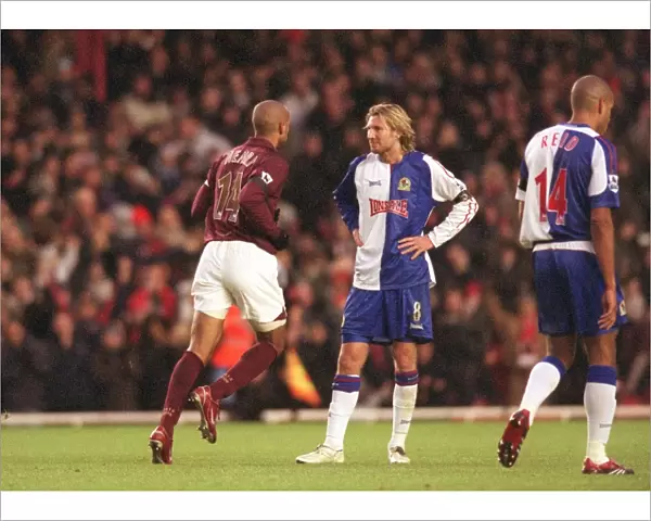 Thierry Henry runs past Robbie Savage (Blackburn) after scoring Arsenals 2nd goal